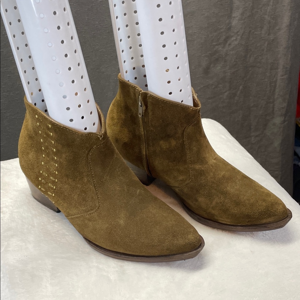 Chic Suede Ankle Booties in dark olive green